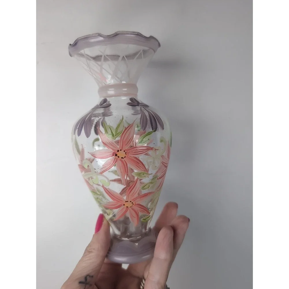 Set of 2 Tracy Porter Hand Painted Art Glass Floral Vases Scalloped Rim 6.5